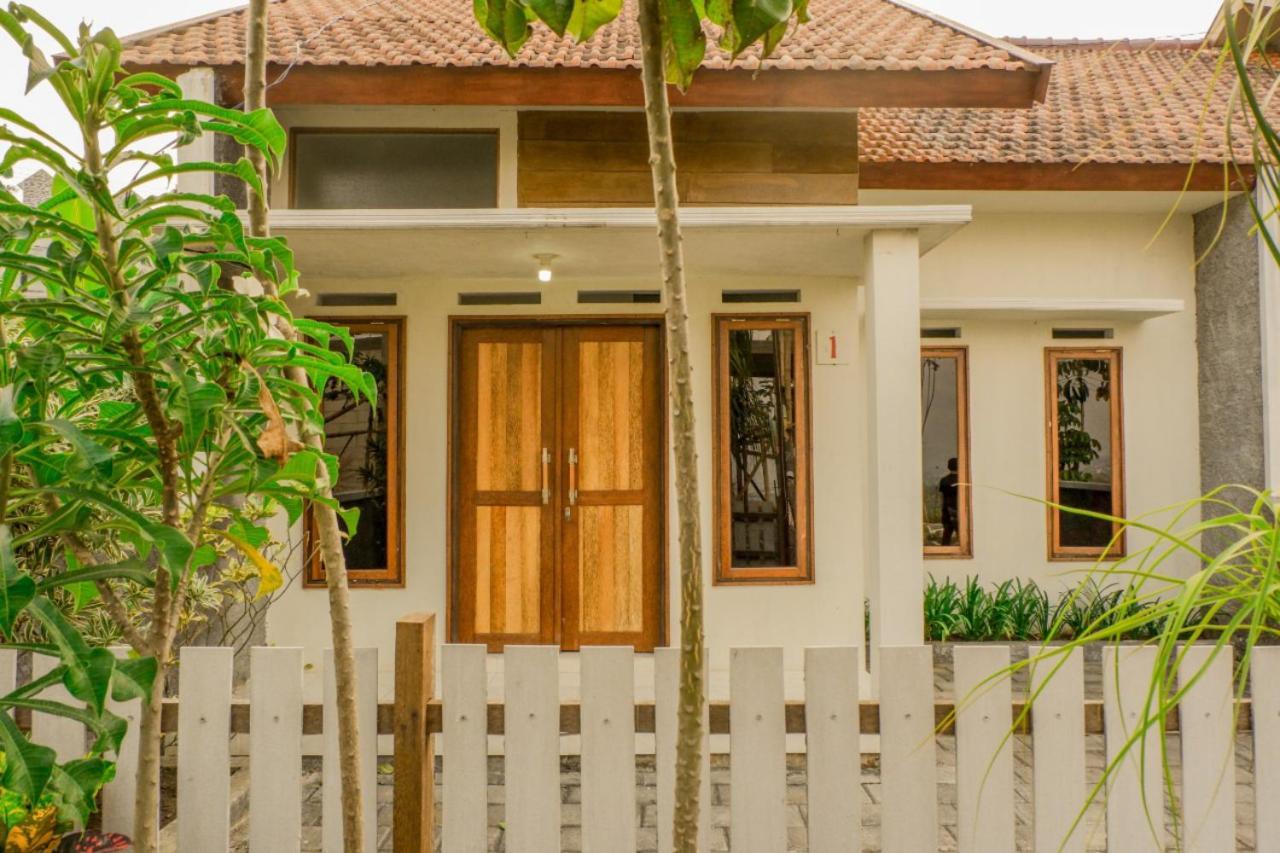 Amina Hill View Villa Malang By Ecommerceloka Екстер'єр фото