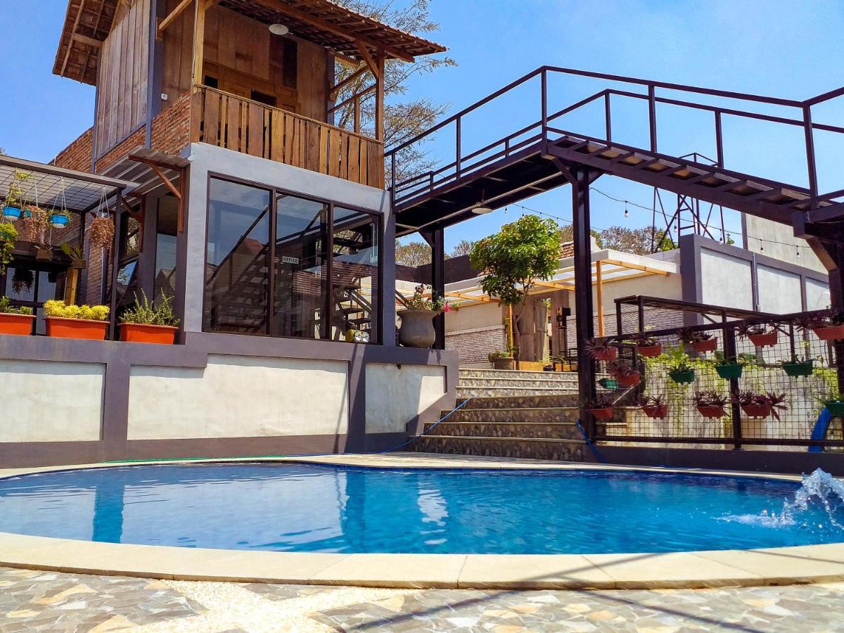 Amina Hill View Villa Malang By Ecommerceloka Екстер'єр фото