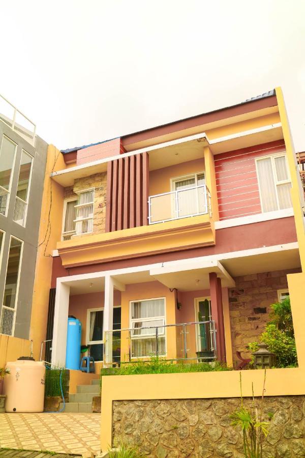 Amina Hill View Villa Malang By Ecommerceloka Екстер'єр фото