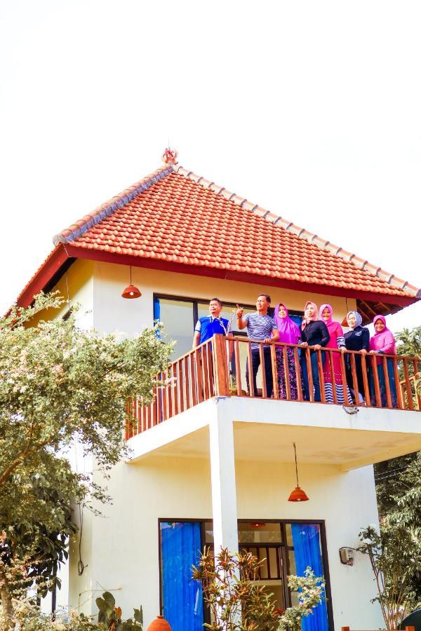 Amina Hill View Villa Malang By Ecommerceloka Екстер'єр фото