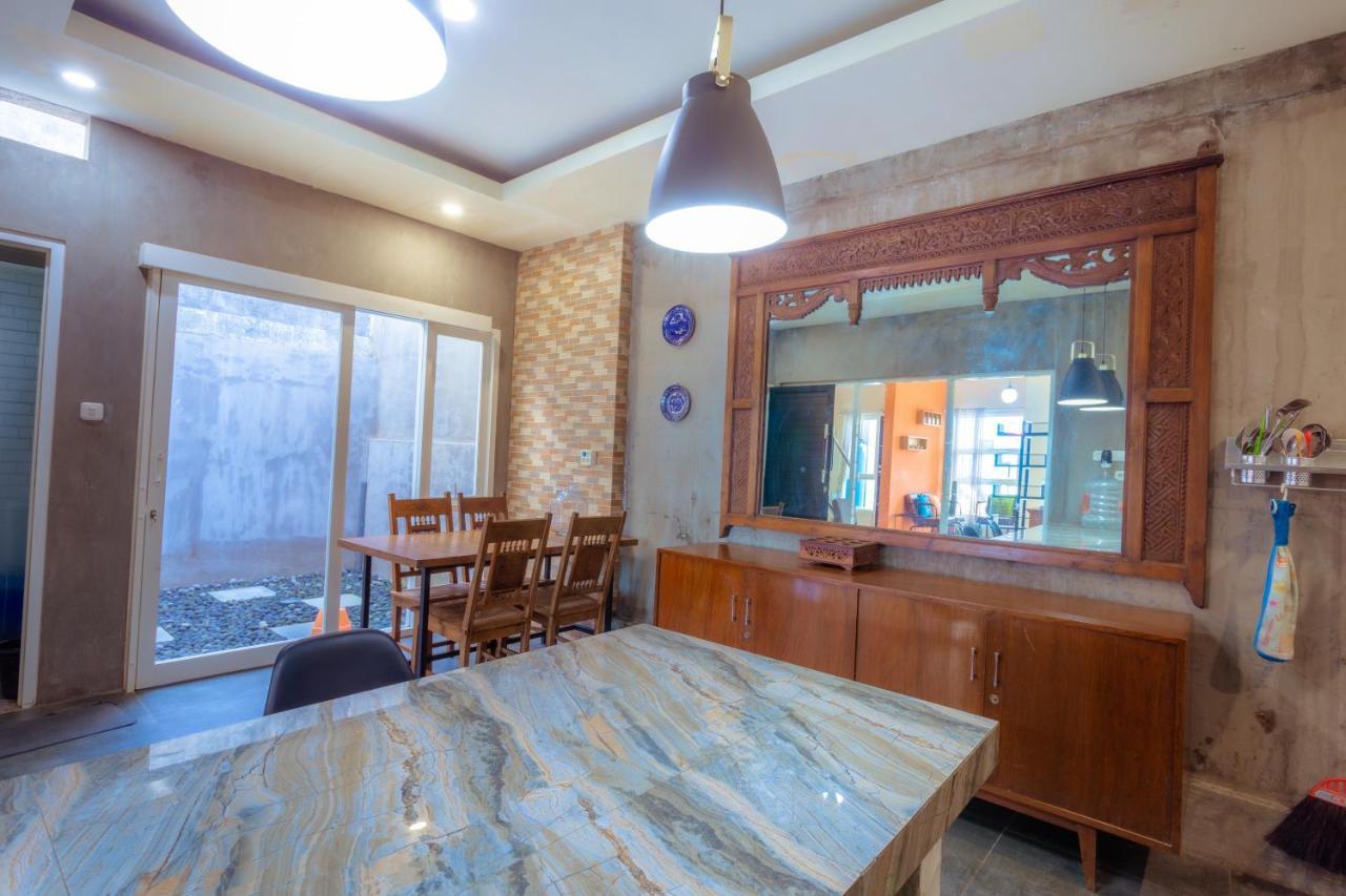 Amina Hill View Villa Malang By Ecommerceloka Екстер'єр фото