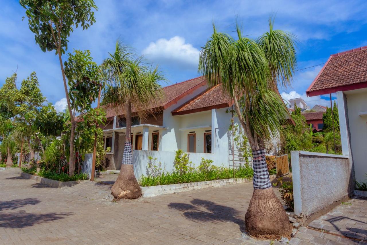 Amina Hill View Villa Malang By Ecommerceloka Екстер'єр фото