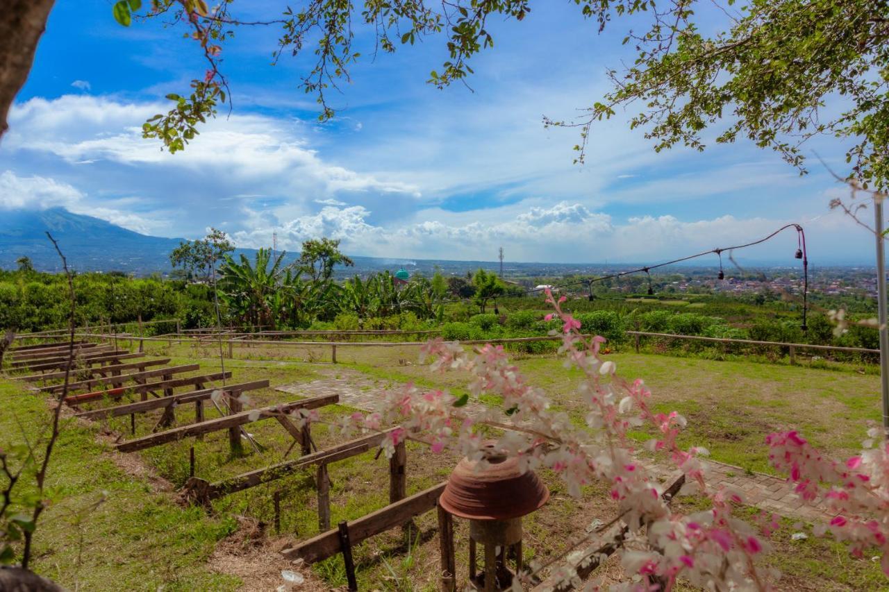 Amina Hill View Villa Malang By Ecommerceloka Екстер'єр фото